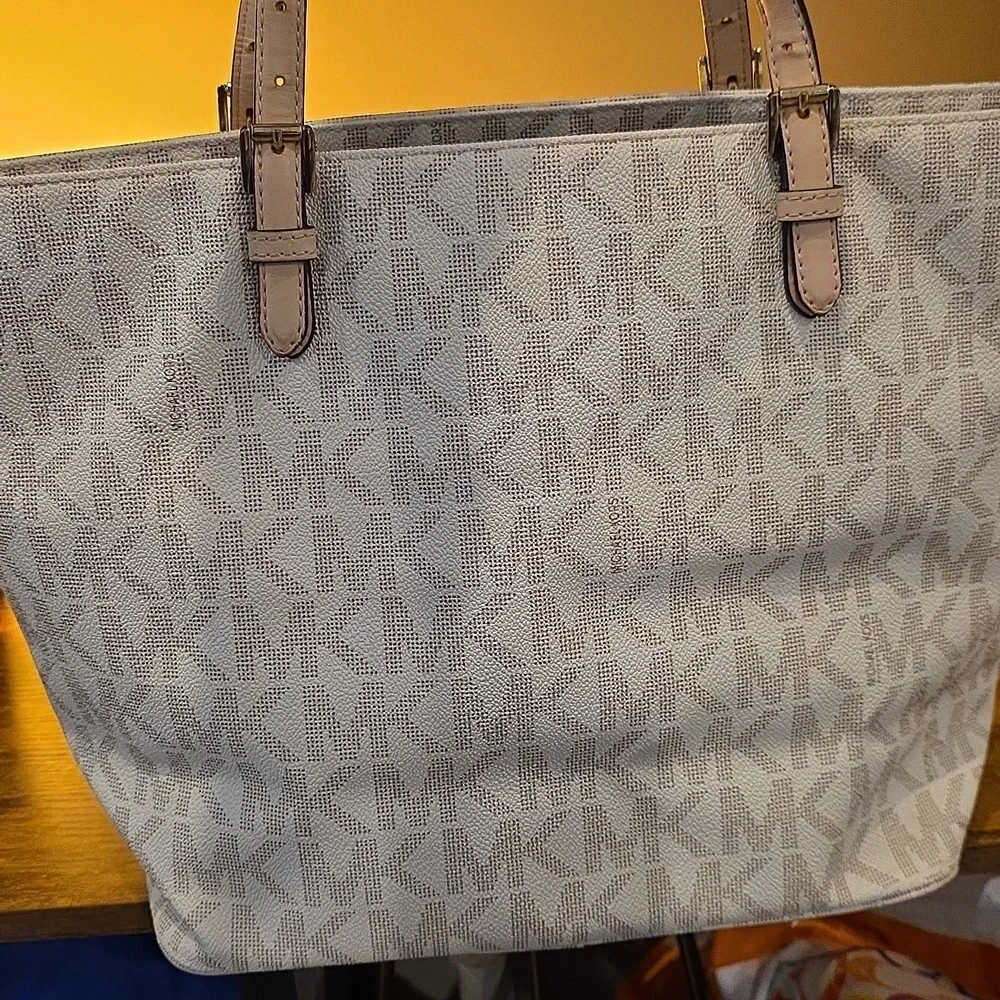 Michael Kors Tote and Wallet Set 2pc Like New!!
